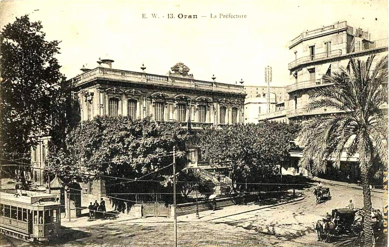 MH b- 043- Place Kleber et prefecture.jpg